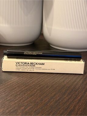 Victoria Beckham The Concealer Pen with TFC8 | M1